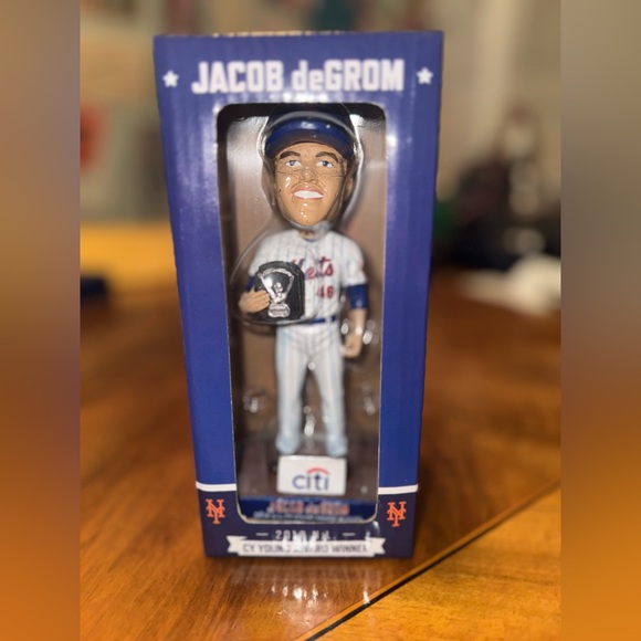 JACOB DEGROM 2018 NL CY YOUNG AWARD WINNER BOBBLEHEAD - Picture 4 of 8